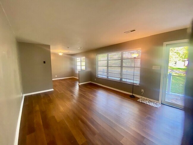 Foto del edificio - Knoxville 37914 - Updated 3 bedroom, 2 bat...
