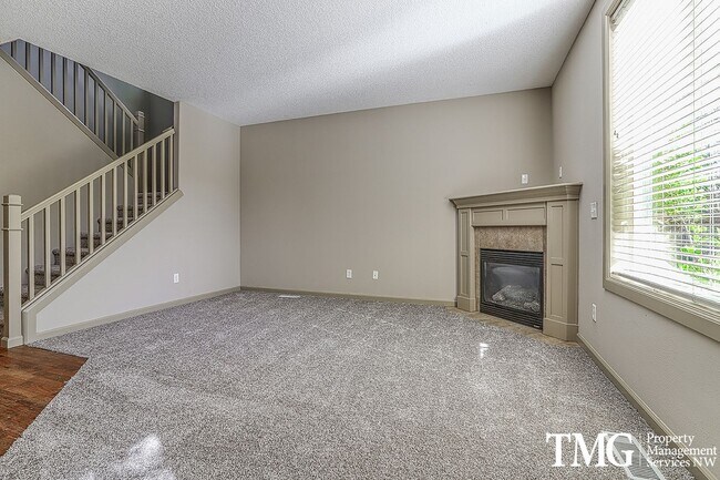 Building Photo - Spacious 4 Bedroom Craftsman Style Home!