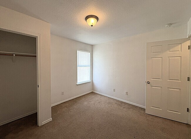 Foto del edificio - 2808 Ashley Dr