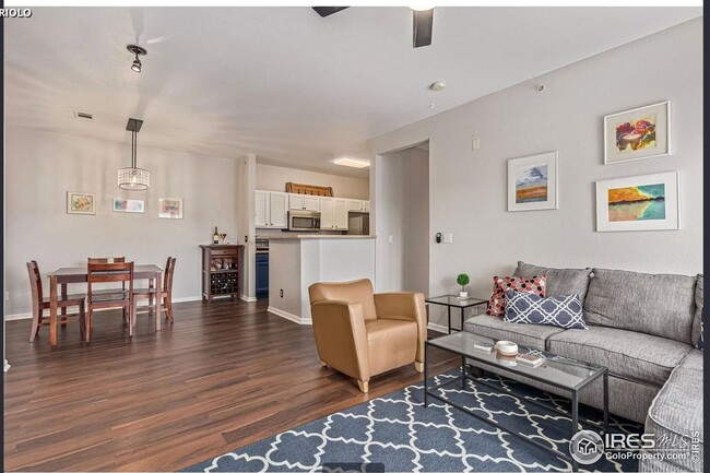 Building Photo - Bright, Spacious & Move-In Ready Penthouse Living in Littleton!  Available Now