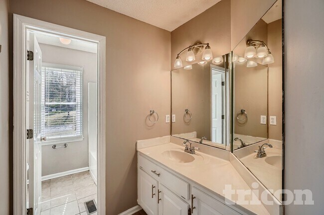 Building Photo - 7035 Wynfield Dr