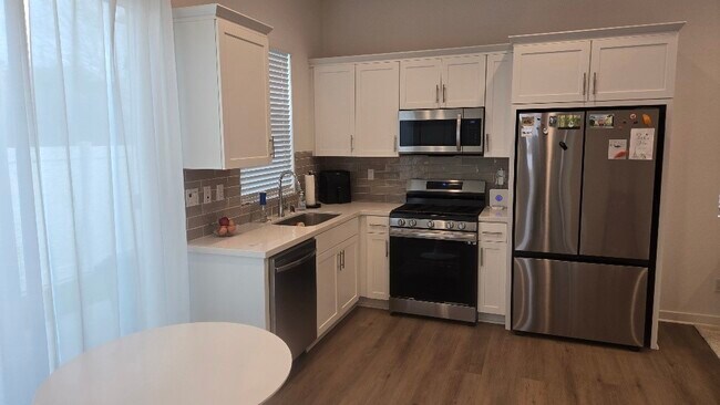 Foto del edificio - 2456 E Encanto Pso