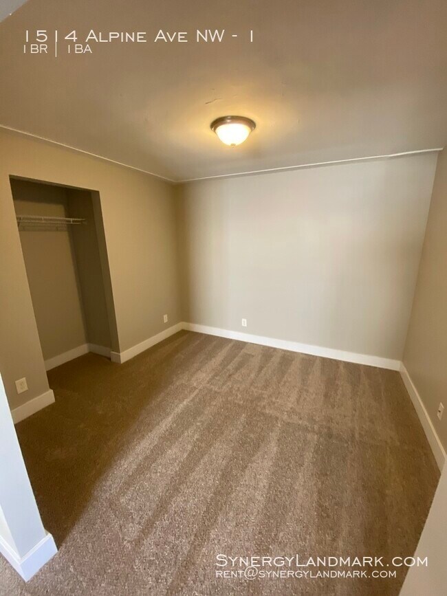 Foto del edificio - 1514 Alpine Ave NW