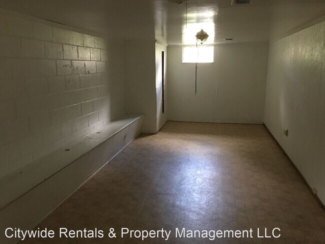 Building Photo - 3 br, 2 bath House - 4818 N. Santa Monica ...