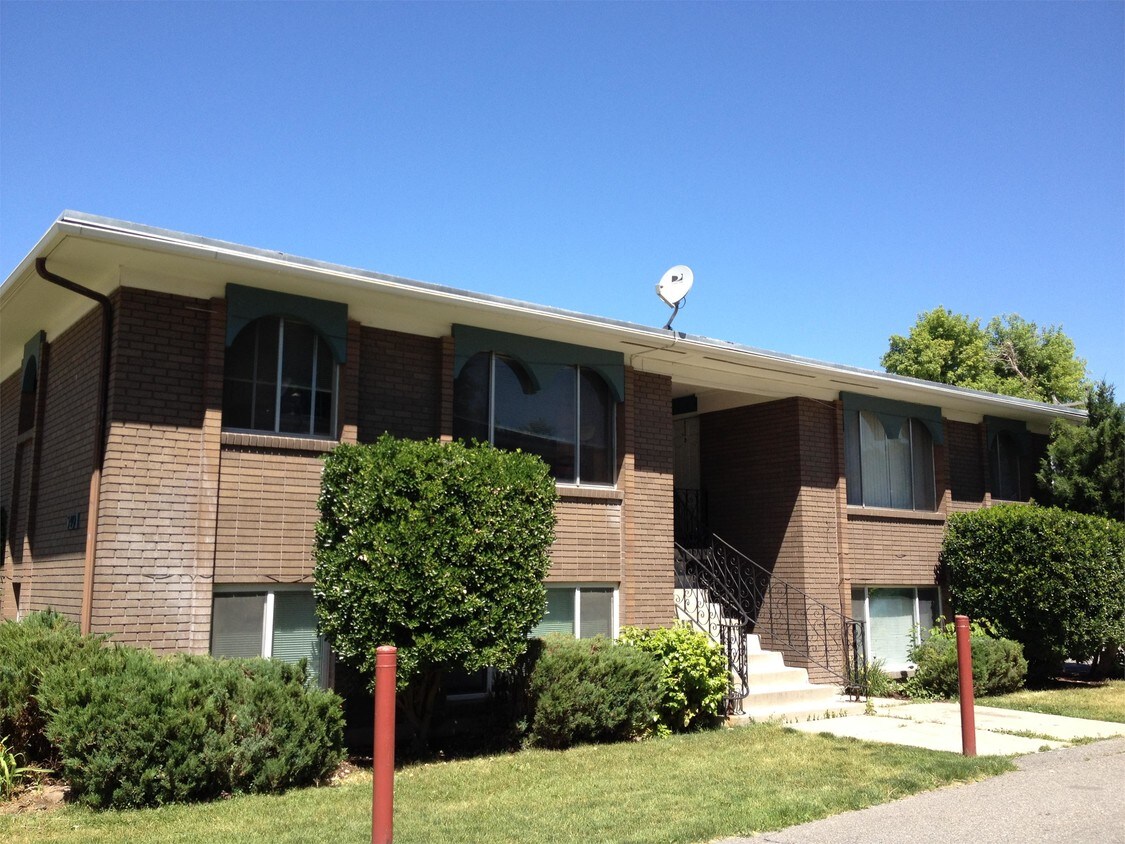 Primary Photo - 545 E Stringham Ave