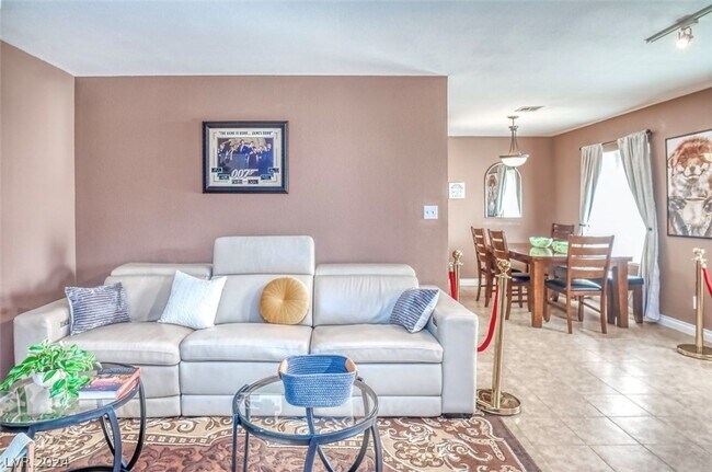 Foto del edificio - Fully furnished!