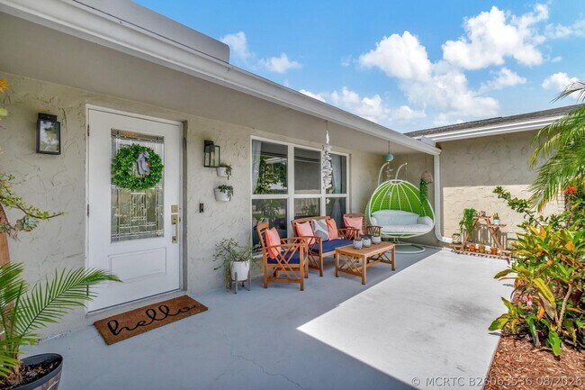 Building Photo - 1066 SW 25th Way