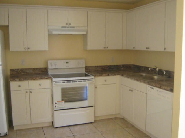 Building Photo - 2704  Waterview Circle