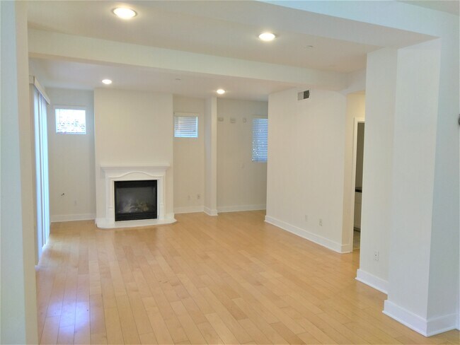 Building Photo - 6300 Honolulu Ave