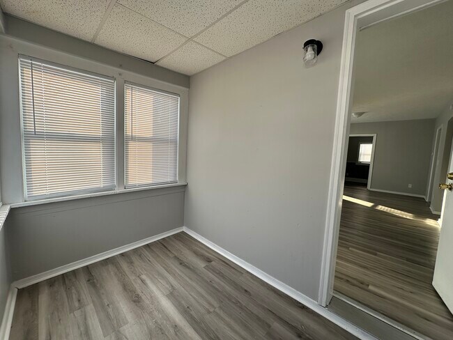 Building Photo - 911 S Laurel St