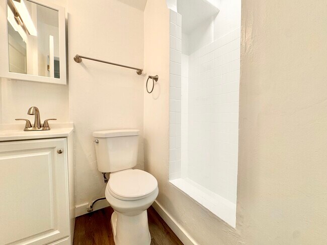 Foto del edificio - 1559 N Hill Ave