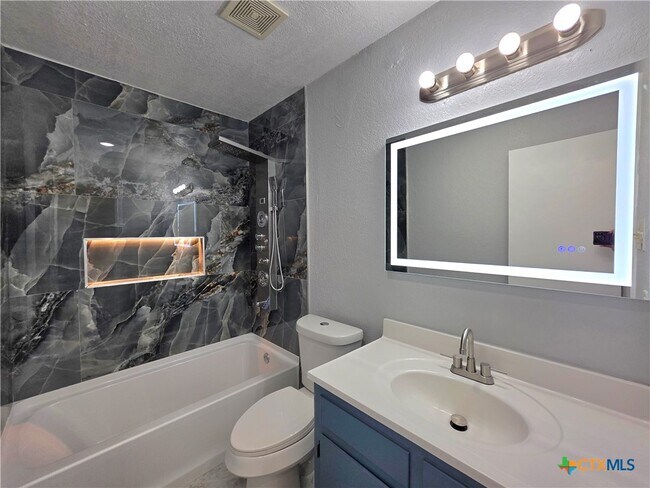 Foto del edificio - 303 Erby Ave