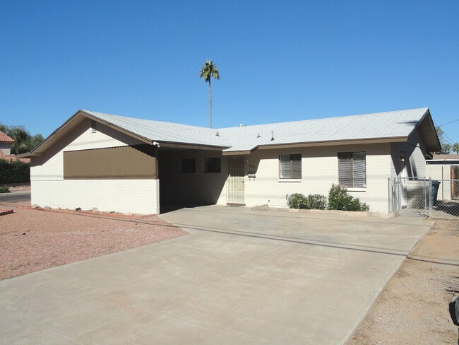 Building Photo - 1026 E Highland Ave