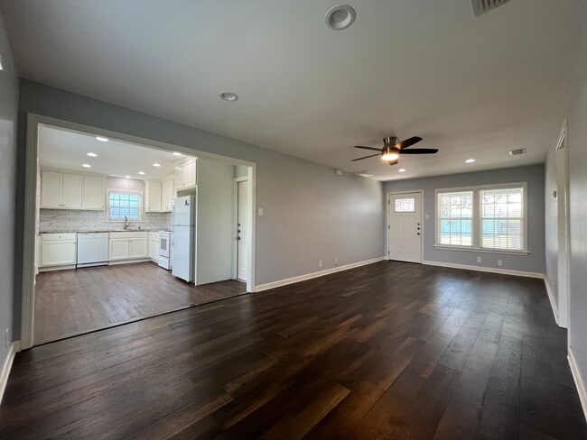 Building Photo - CENTRAL CITY TWO BEDROOM ONE BATH HOUSE!
