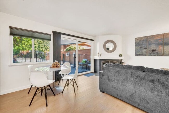 Building Photo - Darling Fully Furnished Condo Bathed in Natural Light