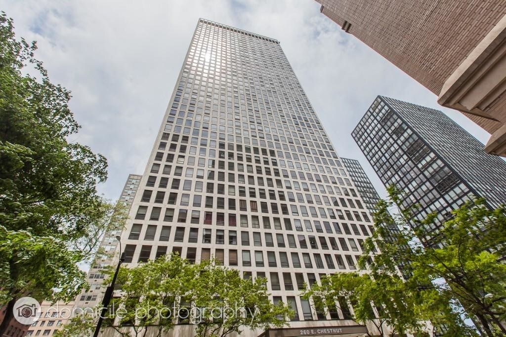 Foto principal - 260 E Chestnut St