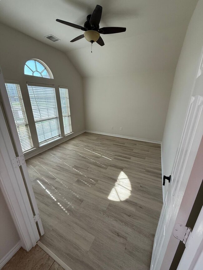 Building Photo - $500.00 off 1st month Rent!! Spectacular H...