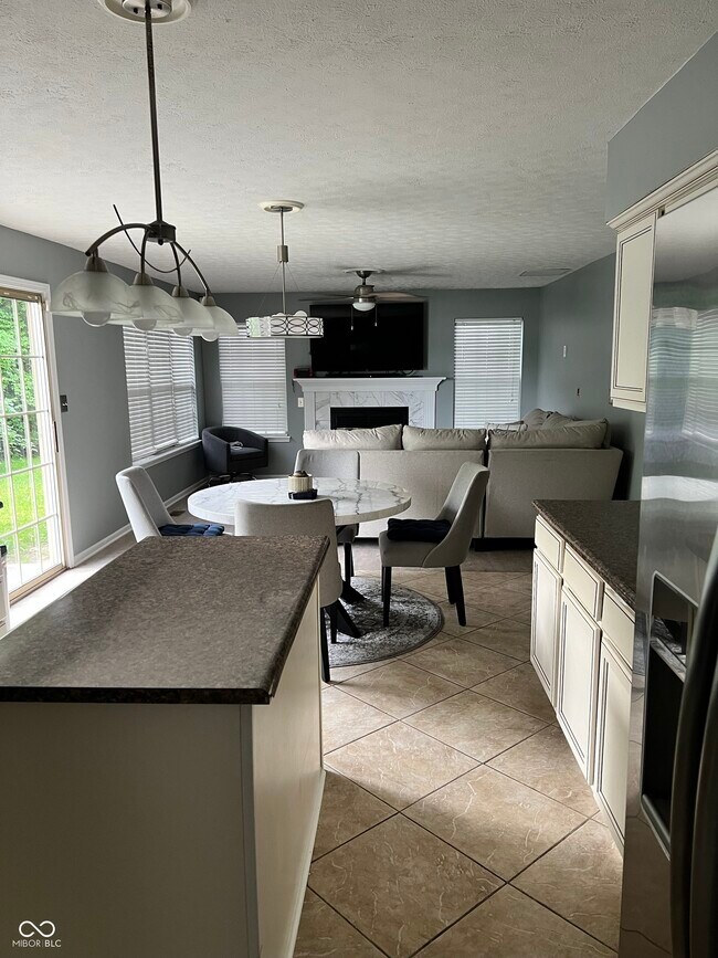 Foto del edificio - 3041 Sunmeadow Way