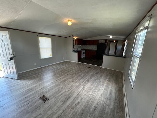 Building Photo - 310 Walker Ct