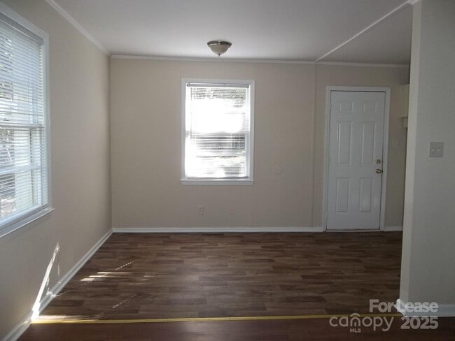 Building Photo - 3530 Eastwood Dr