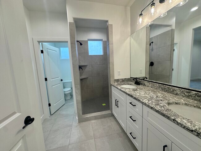 Foto del edificio - 186 N 2470 W