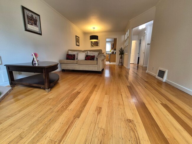 Foto del edificio - 255 Molimo Dr