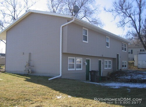 Building Photo - Townhouse Available Today Across from Zoo