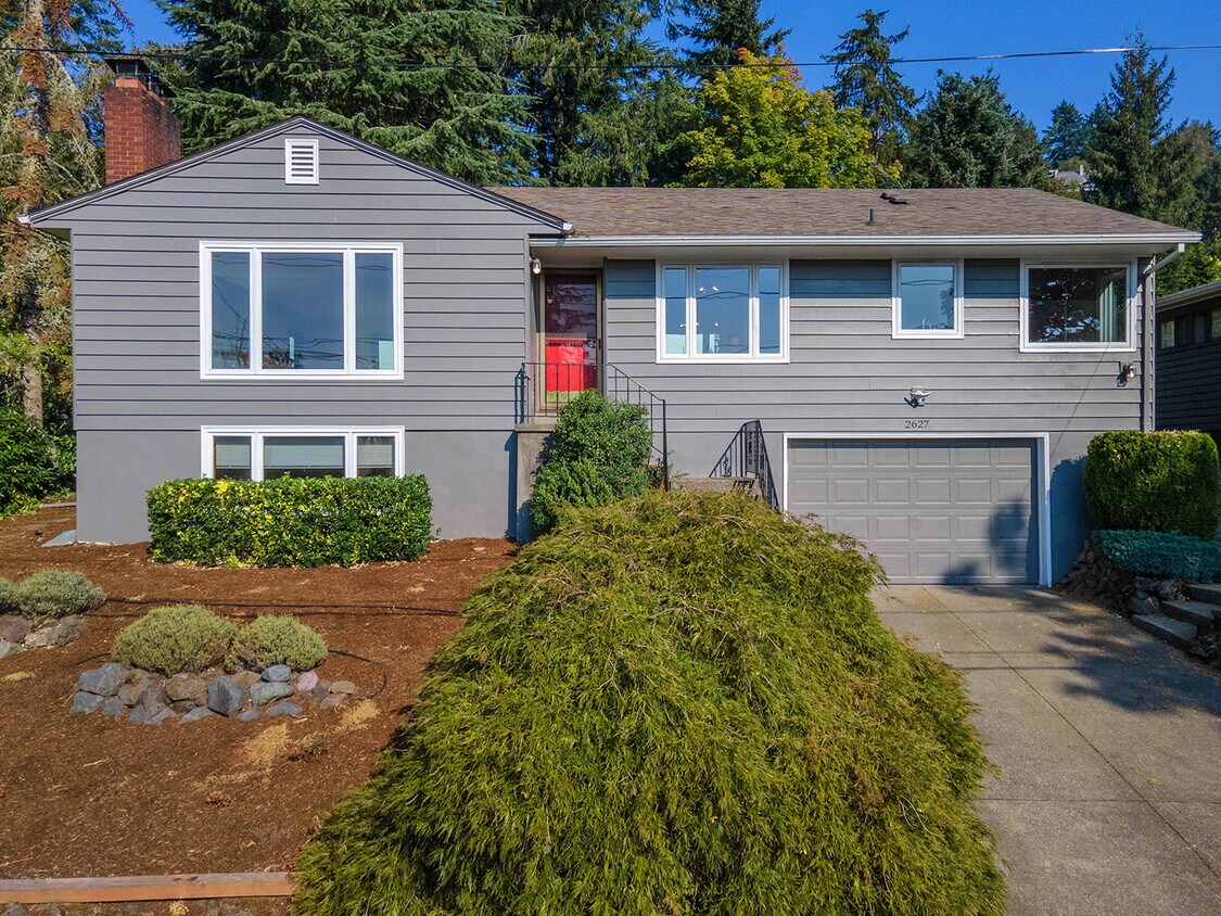 Primary Photo - 2627 SW Hamilton Ct