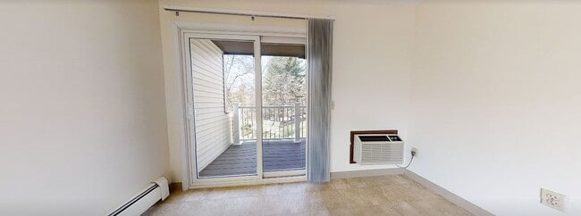 Building Photo - 12-380 Sunderland Rd, #12