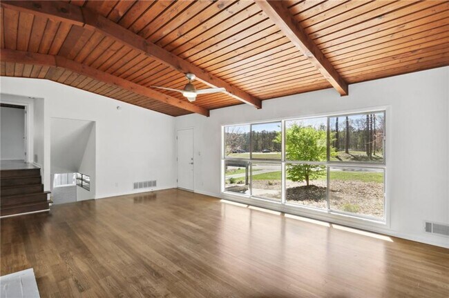 Building Photo - 3684 Northlake Dr
