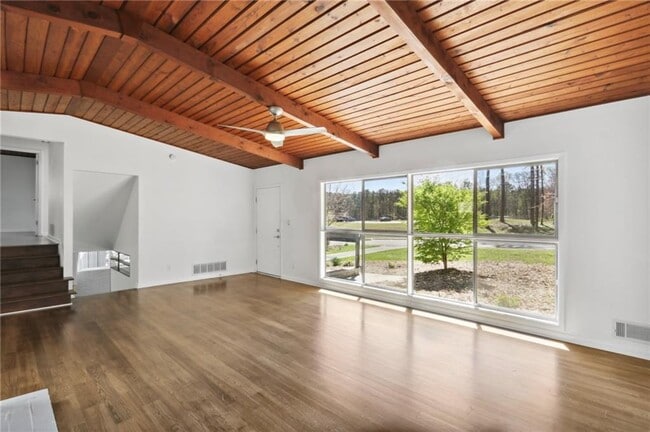 Foto del edificio - 3684 Northlake Dr