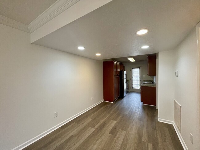 Building Photo - 111 Old Tavern Cir