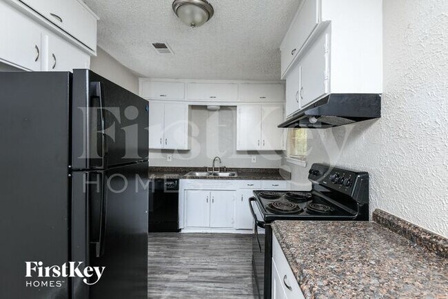 Building Photo - 308 Bluebonnet St