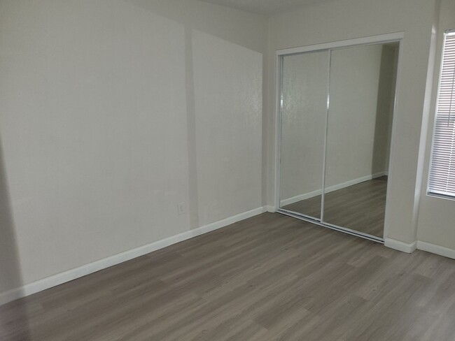 Foto del edificio - 3 Bedroom 2 Bathroom Town-home in Central ...