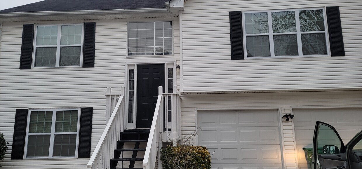 Foto del edificio - 2239 Creekview Trail