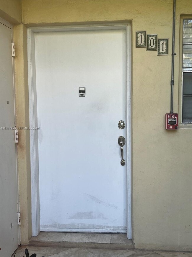 Foto del edificio - 427 Santander Ave