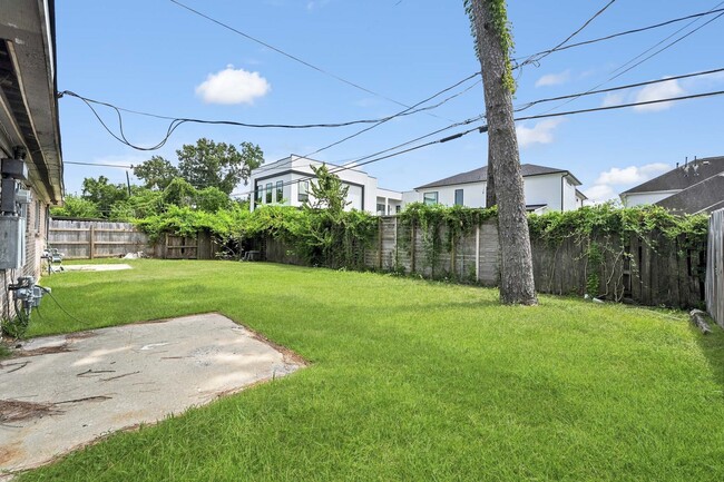 Building Photo - 7303 Housman
