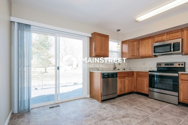 Building Photo - 4 Bedroom Pet-Friendly Home in Florissant,...