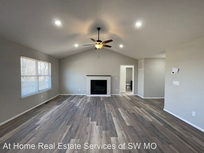 Foto del edificio - 5 br, 3 bath House - 3905 W Linwood St
