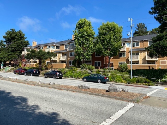 Foto del edificio - Pacific Oaks Senior Apartments