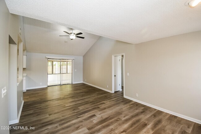 Foto del edificio - 8219 Crosswind Rd