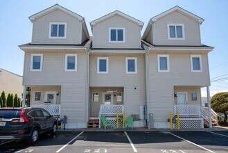 Building Photo - 221 N 36th Ave
