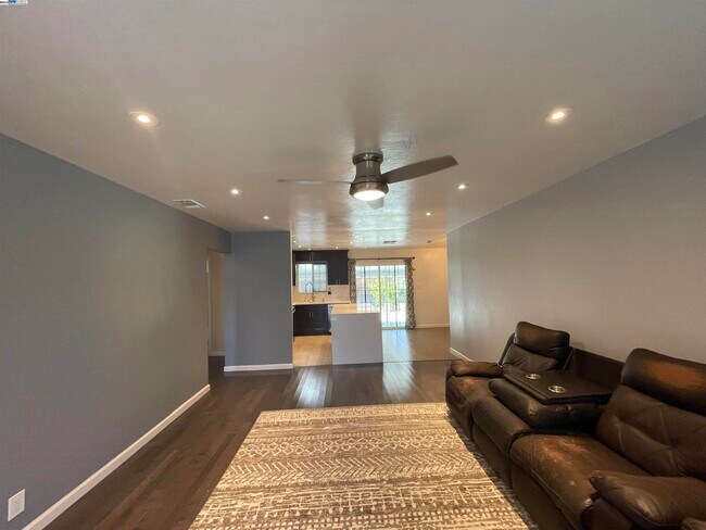 Foto del edificio - 213 W Leland Rd