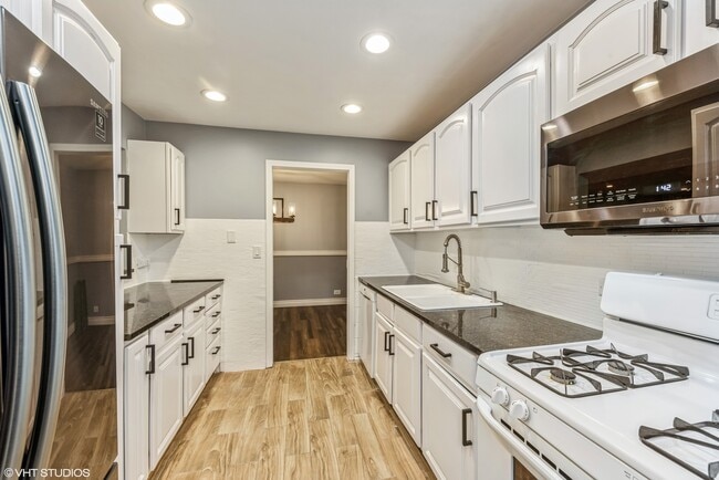 Building Photo - 5101 Carriage Way Dr