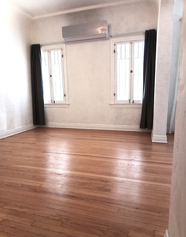 Building Photo - 427 N Genesee Ave
