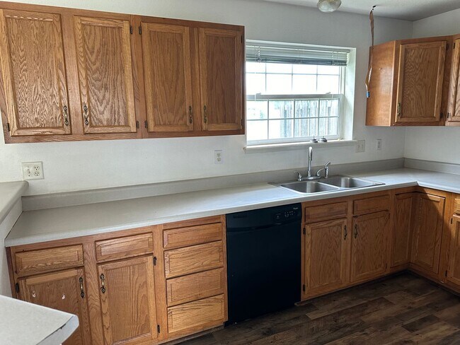 Foto del edificio - 3 BEDROOM 2.5 BATHROOM TOWNHOUSE FOR RENT