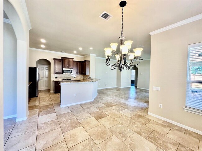 Building Photo - 1605 S Primavera Dr