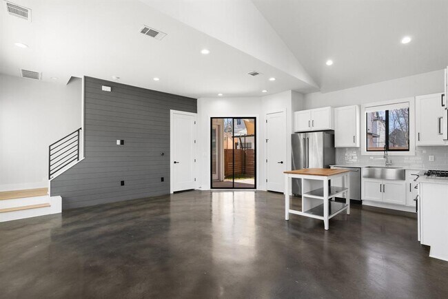 Building Photo - 1102 Tillery St