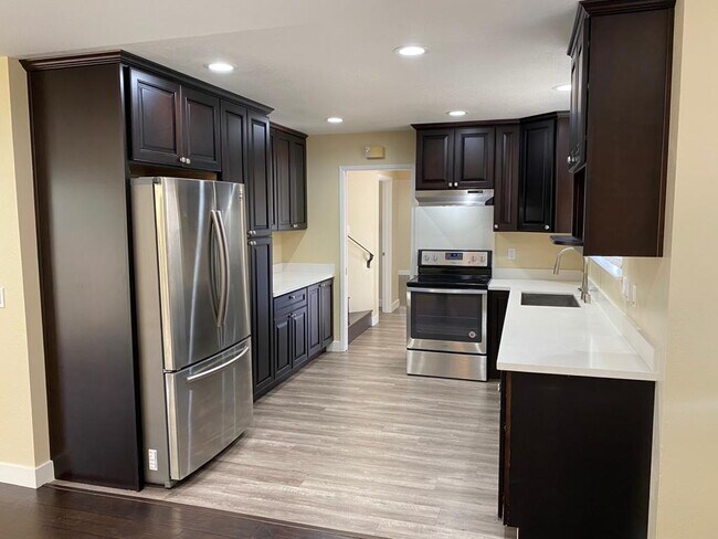 stainless steel appliances - 105 Superior Dr