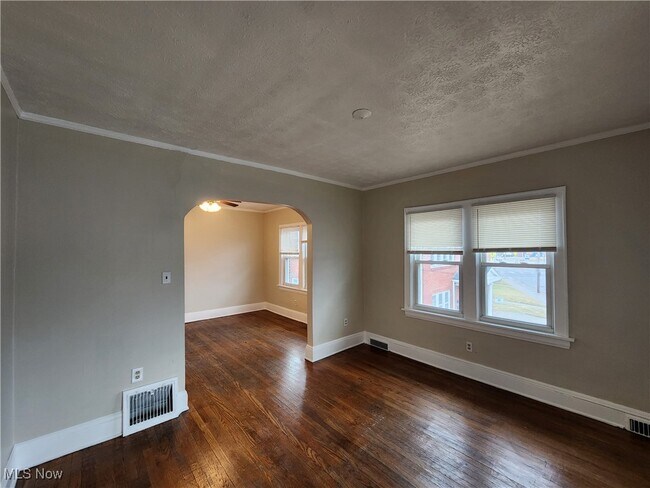 Foto del edificio - 529 E Cuyahoga Falls Ave